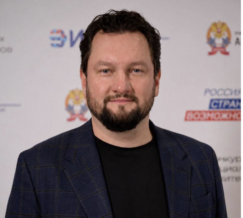 Политтехнолог написал книгу с футуристическими рассказами про Петербург